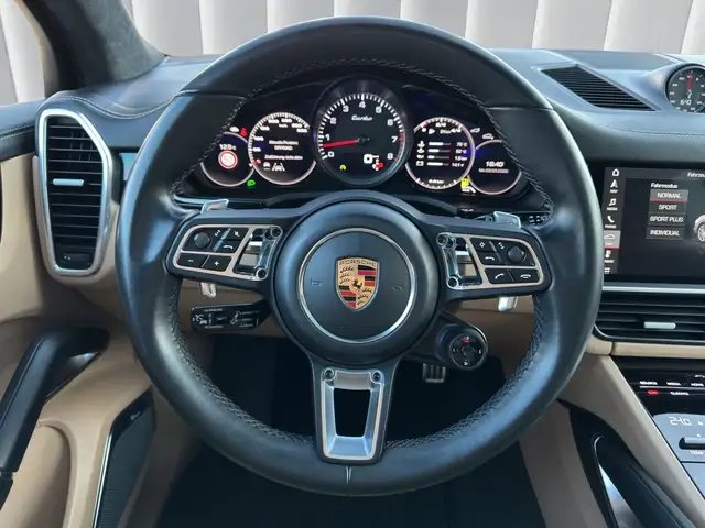 Porsche Cayenne view 11