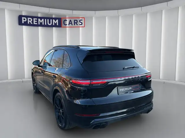 Porsche Cayenne view 3