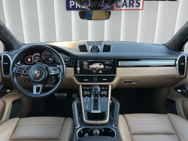 Porsche Cayenne view 13
