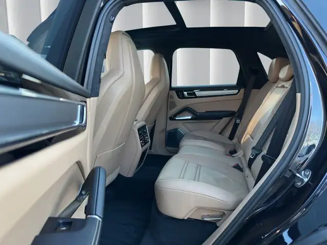 Porsche Cayenne view 12