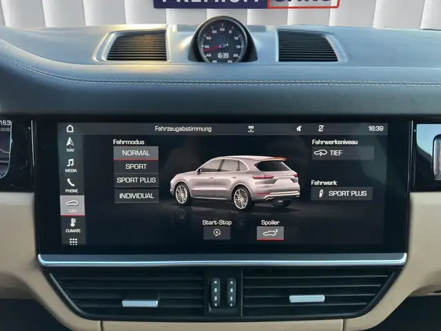 Porsche Cayenne view 15