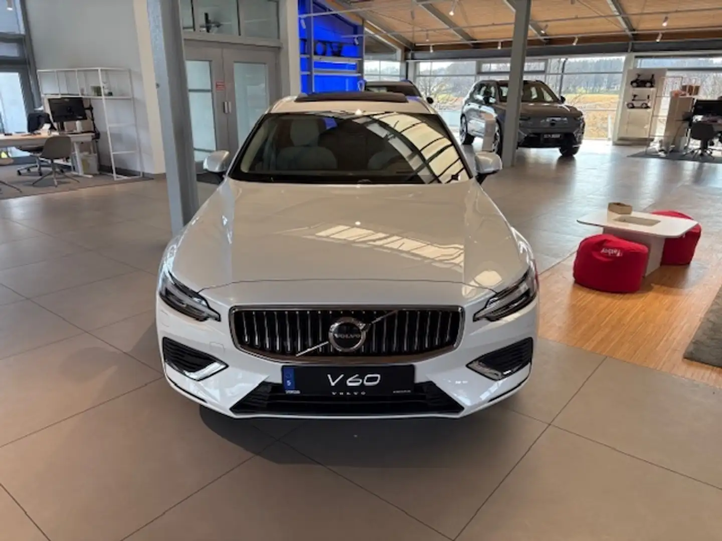 Volvo V60 Ultra Bright Recharge Plug-In Hybrid AWD T8 Twin E Weiß - 2