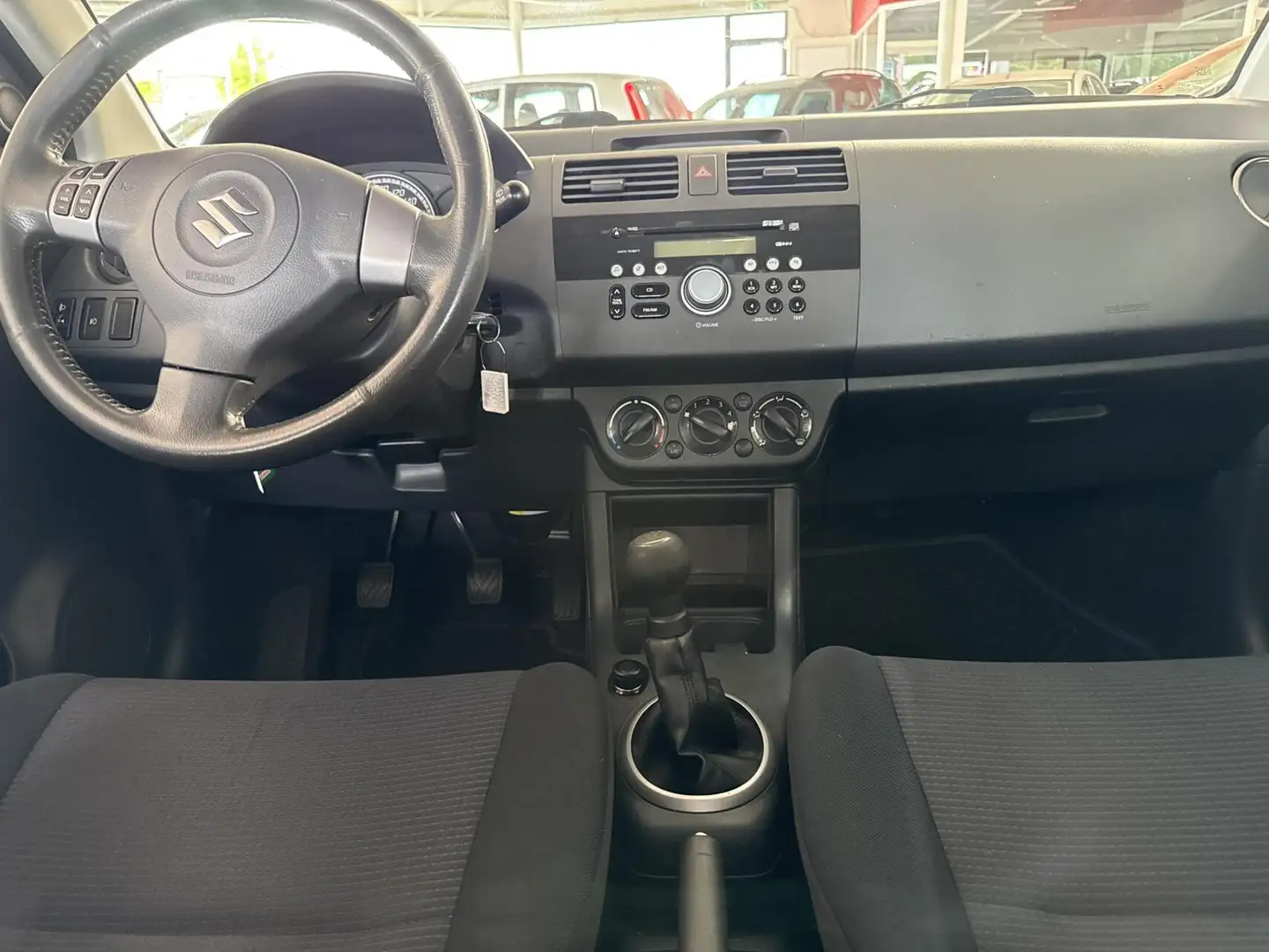 Suzuki Swift 1.3 Shogun, airco, lm-velgen. Weiß - 2