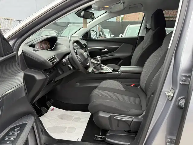 Peugeot 5008 view 11