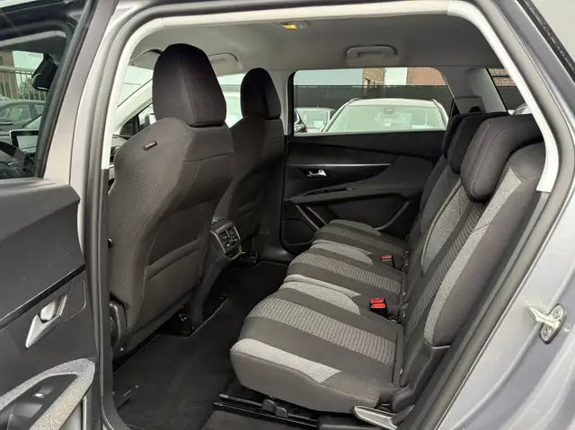 Peugeot 5008 view 13