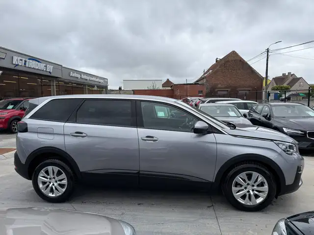 Peugeot 5008 view 4