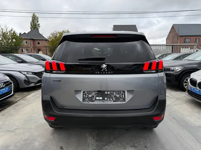 Peugeot 5008 view 6