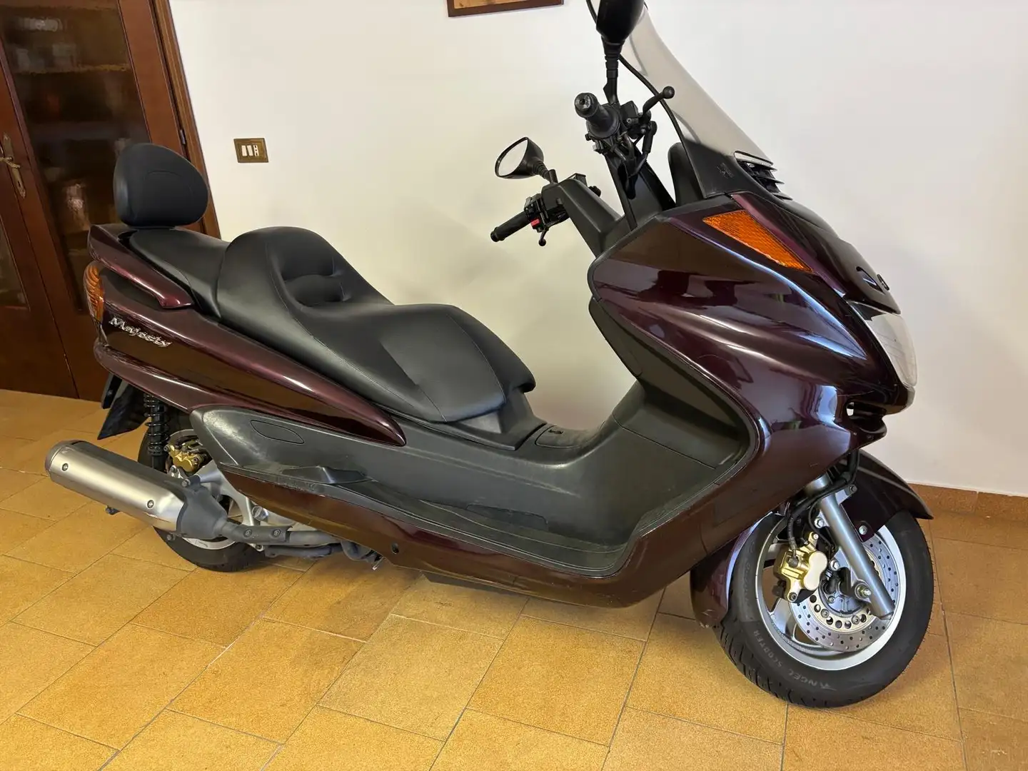 Yamaha Majesty 250 Rojo - 1