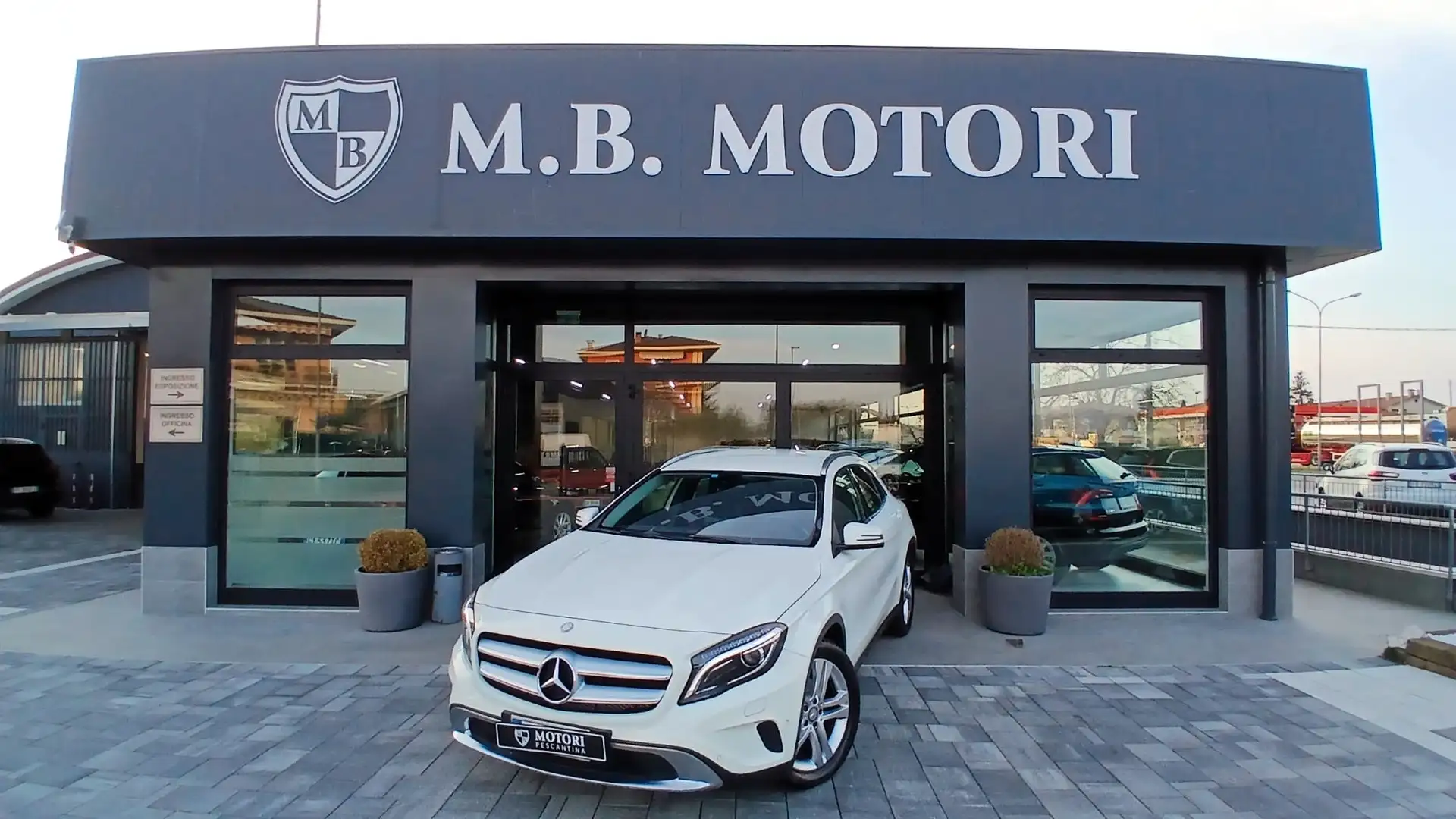 Mercedes-Benz GLA 200 GLA 200 d Business auto Weiß - 1