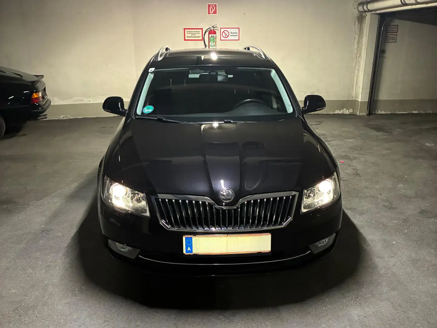 Skoda Superb Superb Combi Elegance 2,0 TDI Green tec DSG Elegance Schwarz - 1