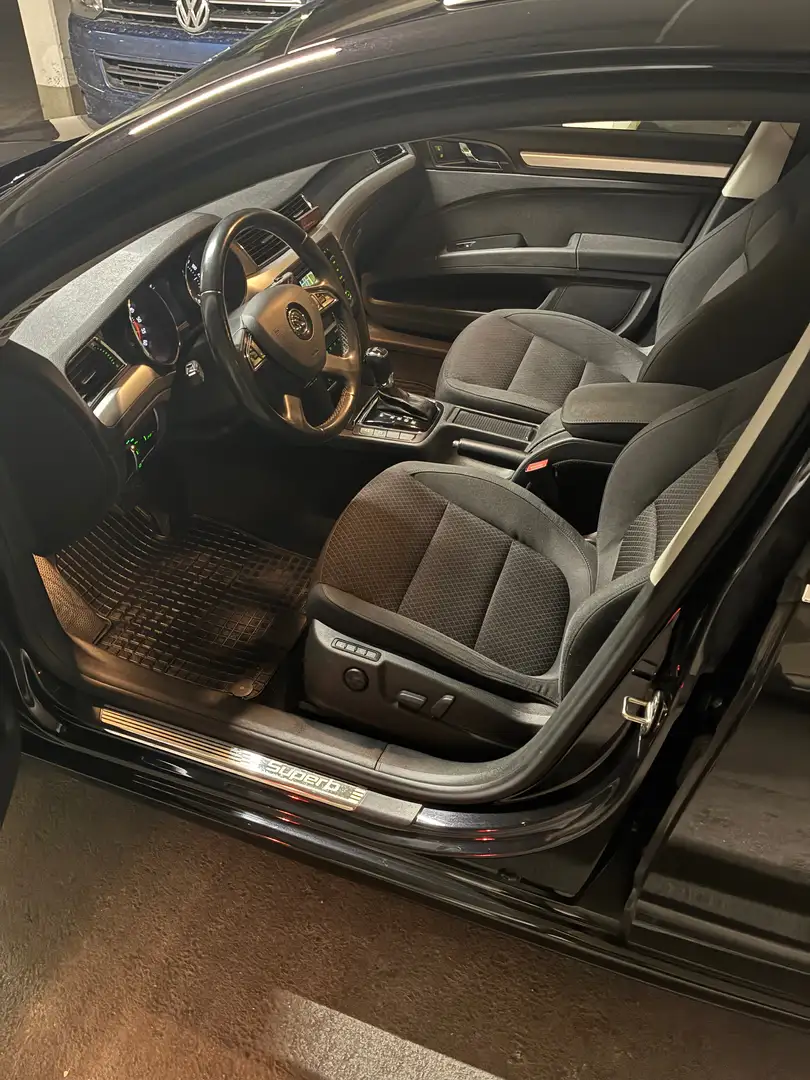 Skoda Superb Superb Combi Elegance 2,0 TDI Green tec DSG Elegance Schwarz - 2