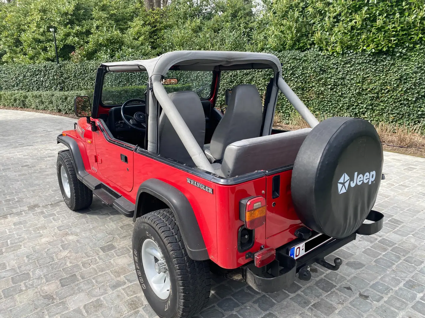 Jeep Wrangler Rood - 1