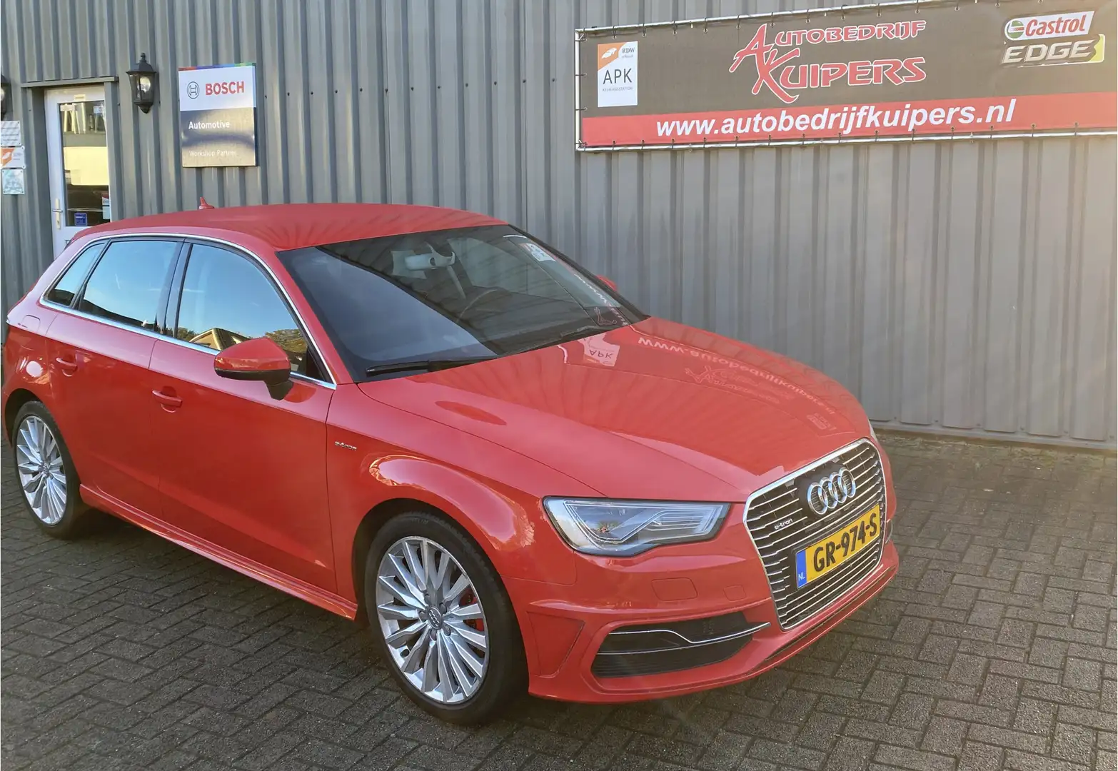 Audi A3 Sportback Automaat 1.4 e-tron PHEV Ambition Pro Li Rood - 1