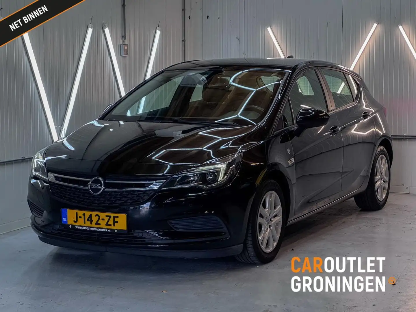 Opel Astra 1.6 CDTI Innovation | 2018 | NAVI | CRUISE | AIRCO Schwarz - 1