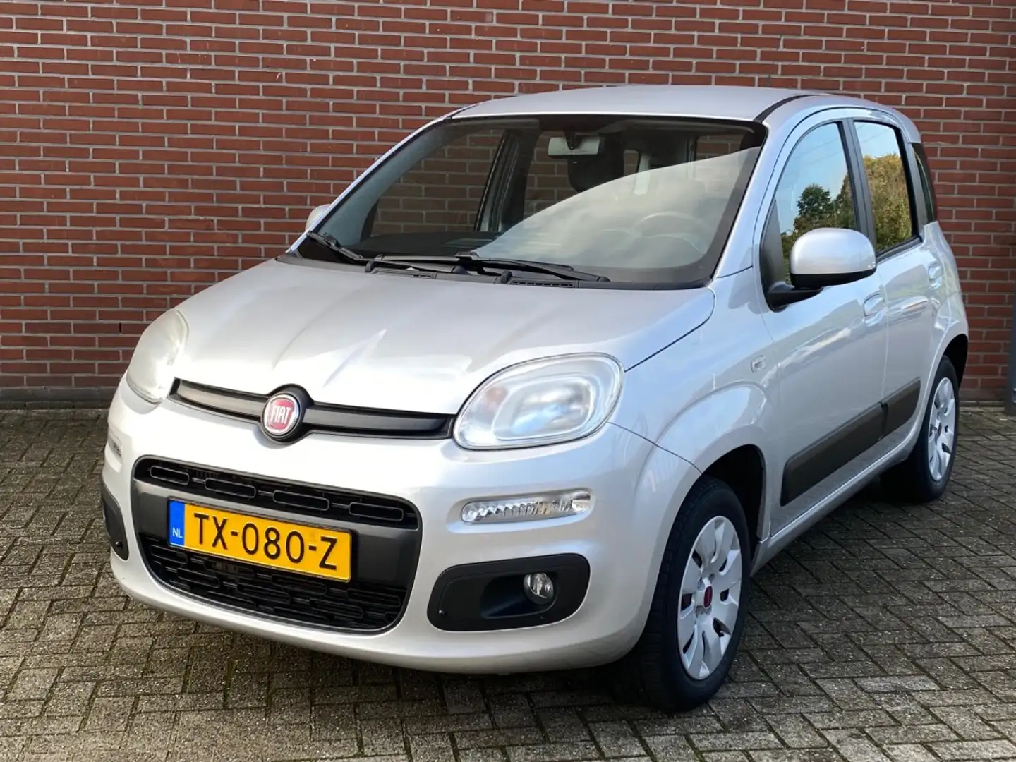 Fiat Panda 0.9 TWINAIR LOUNGE 80 PK AIRCO TREKHAAK BLUETOOTH Gris - 2