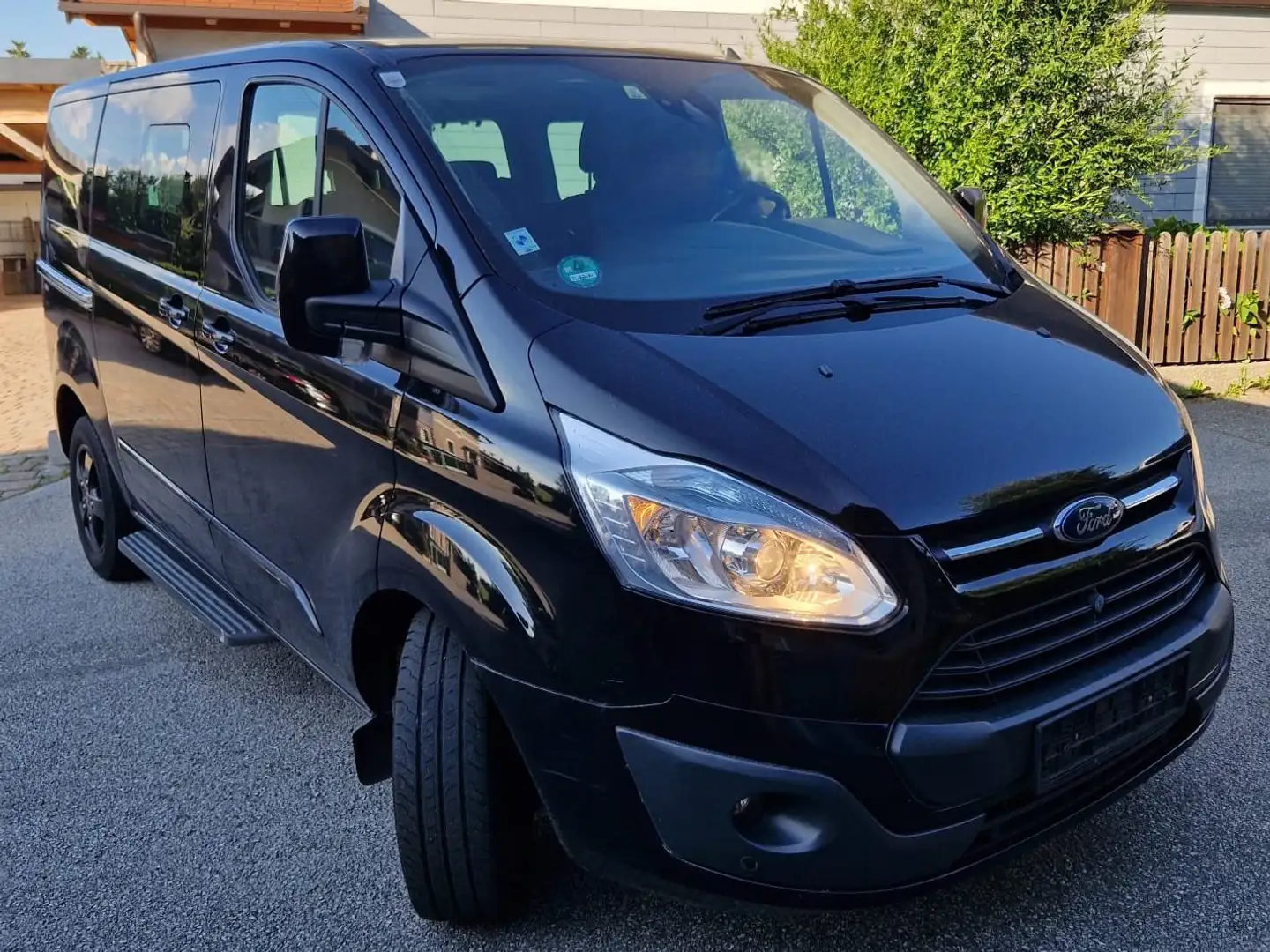 Ford Tourneo Custom Tourneo Custom L1H1 Limited 2,2 TDCi Limited Schwarz - 1
