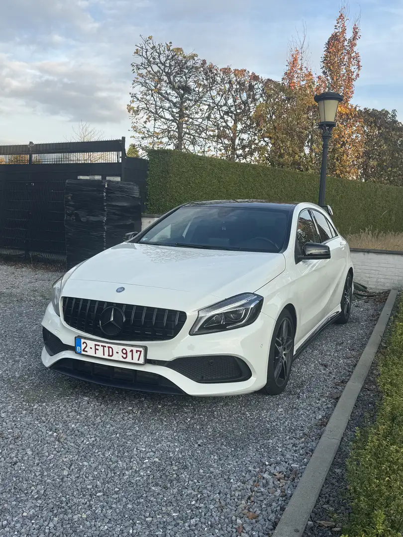 Mercedes-Benz A 180 AMG Line - 1