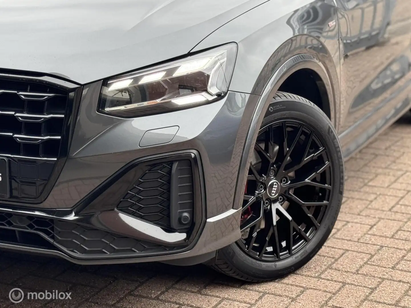 Audi Q2 35 TFSI 3X S-Line Pano Acc Matrix Keyless Camera Grijs - 2