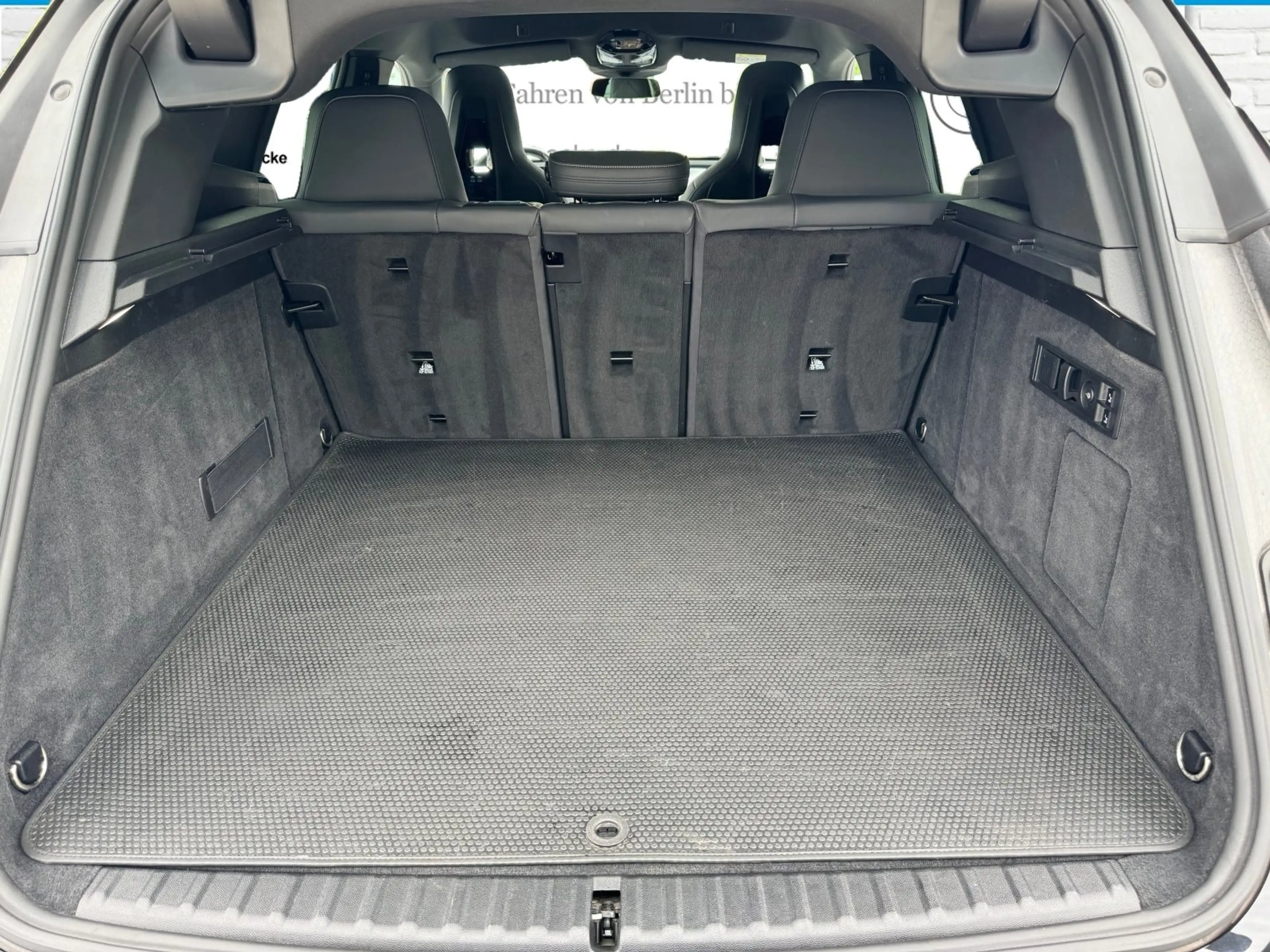 BMW iX xDrive40 — photo 4