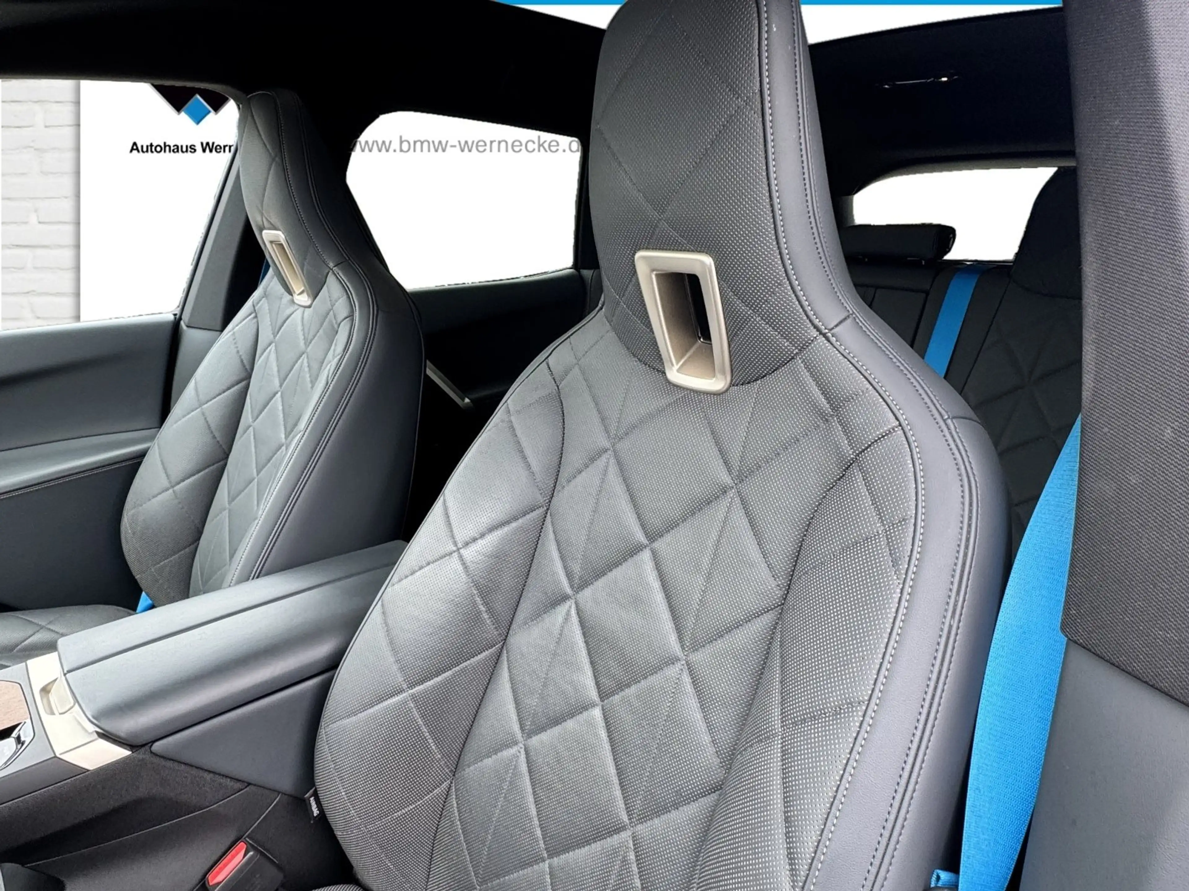 BMW iX xDrive40 — photo 9