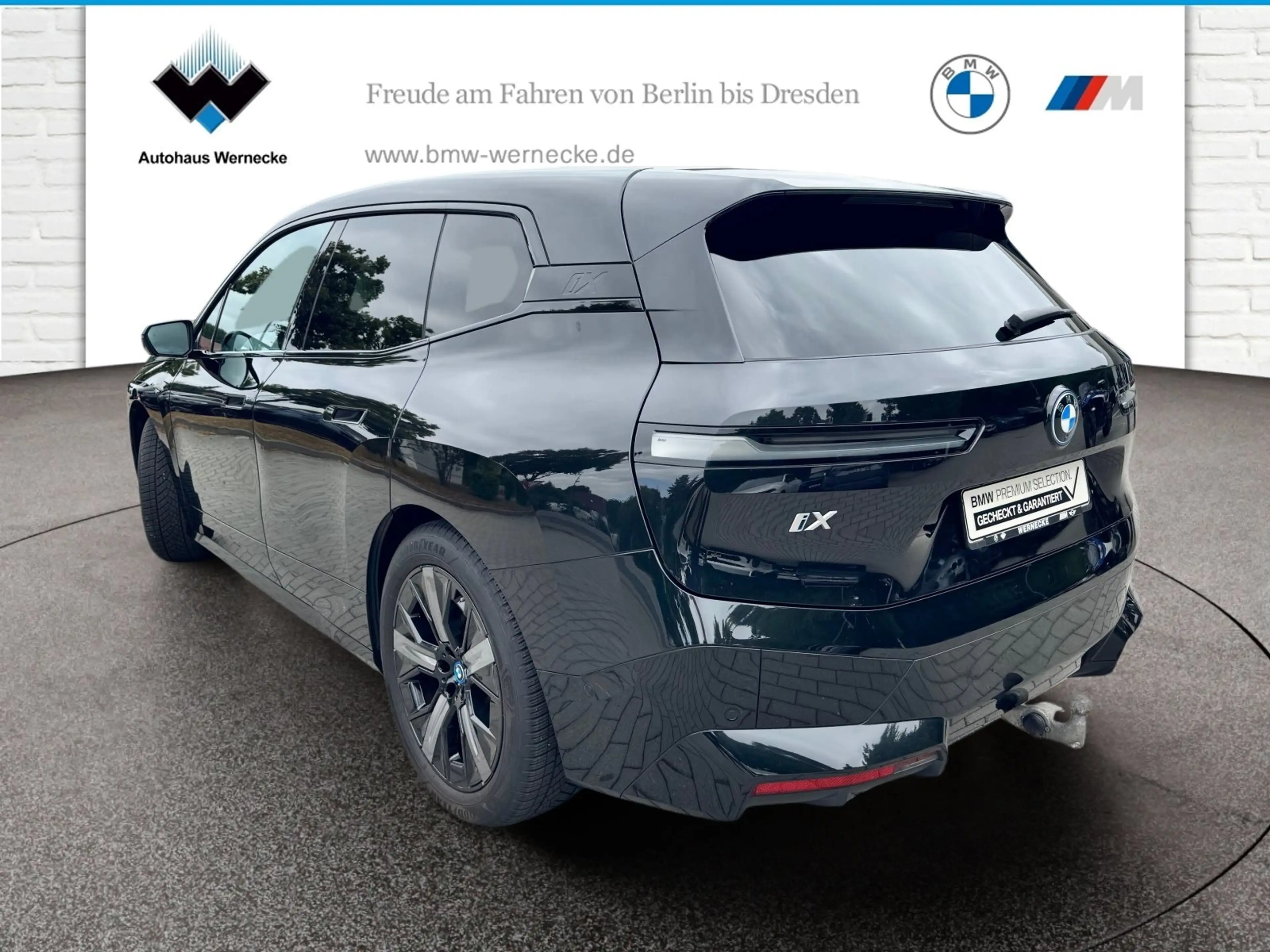 BMW iX xDrive40 — photo 3