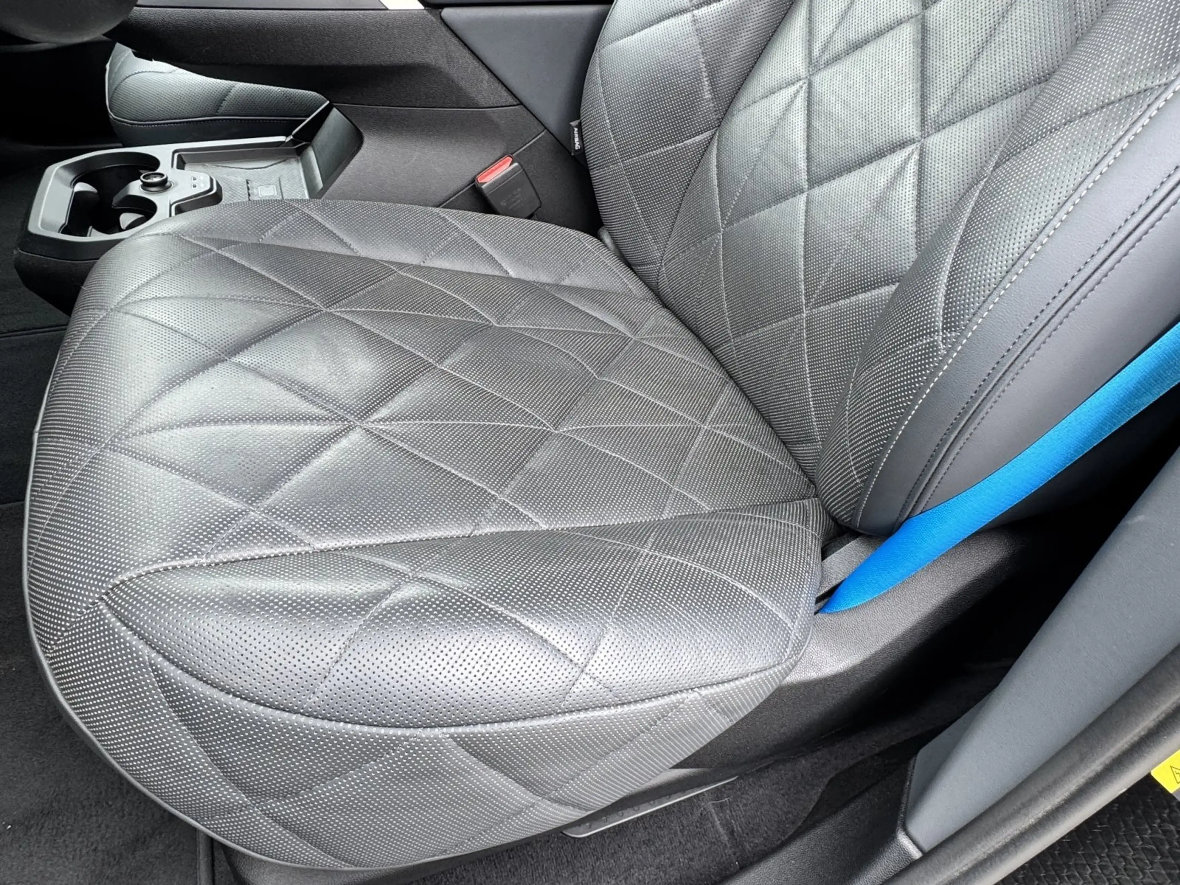 BMW iX xDrive40 — photo 10