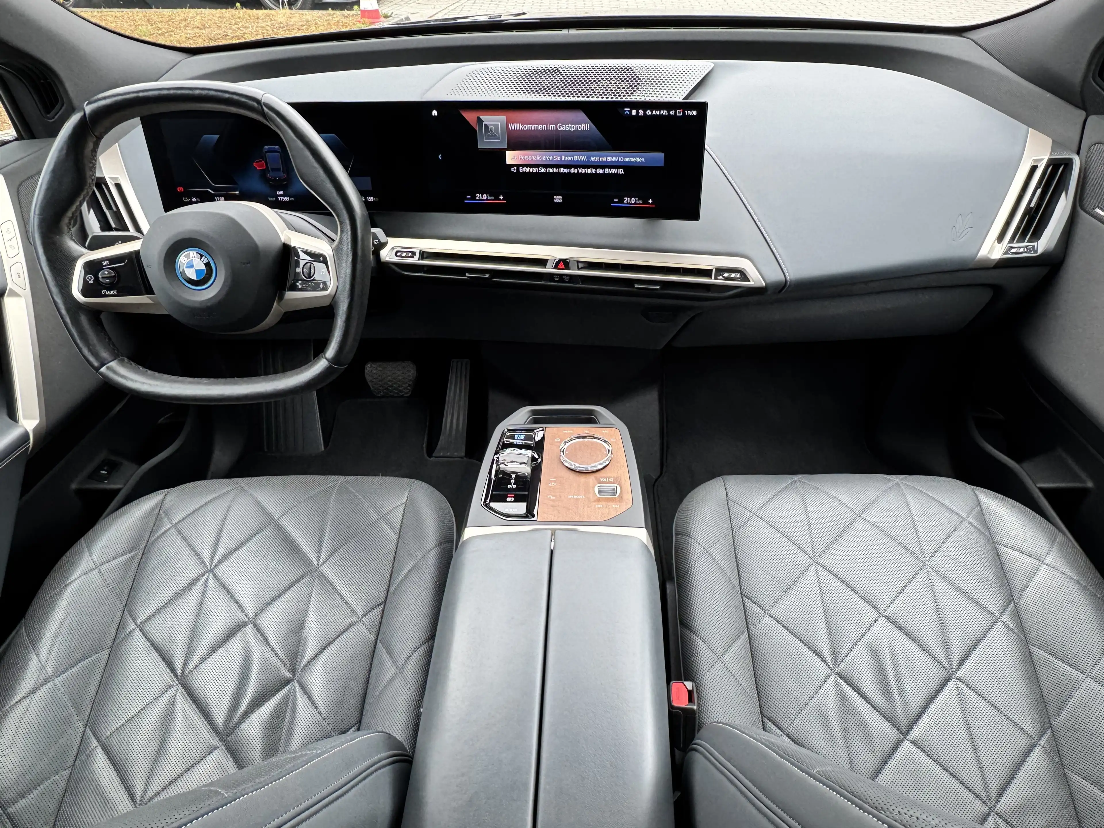 BMW iX xDrive40 — photo 13