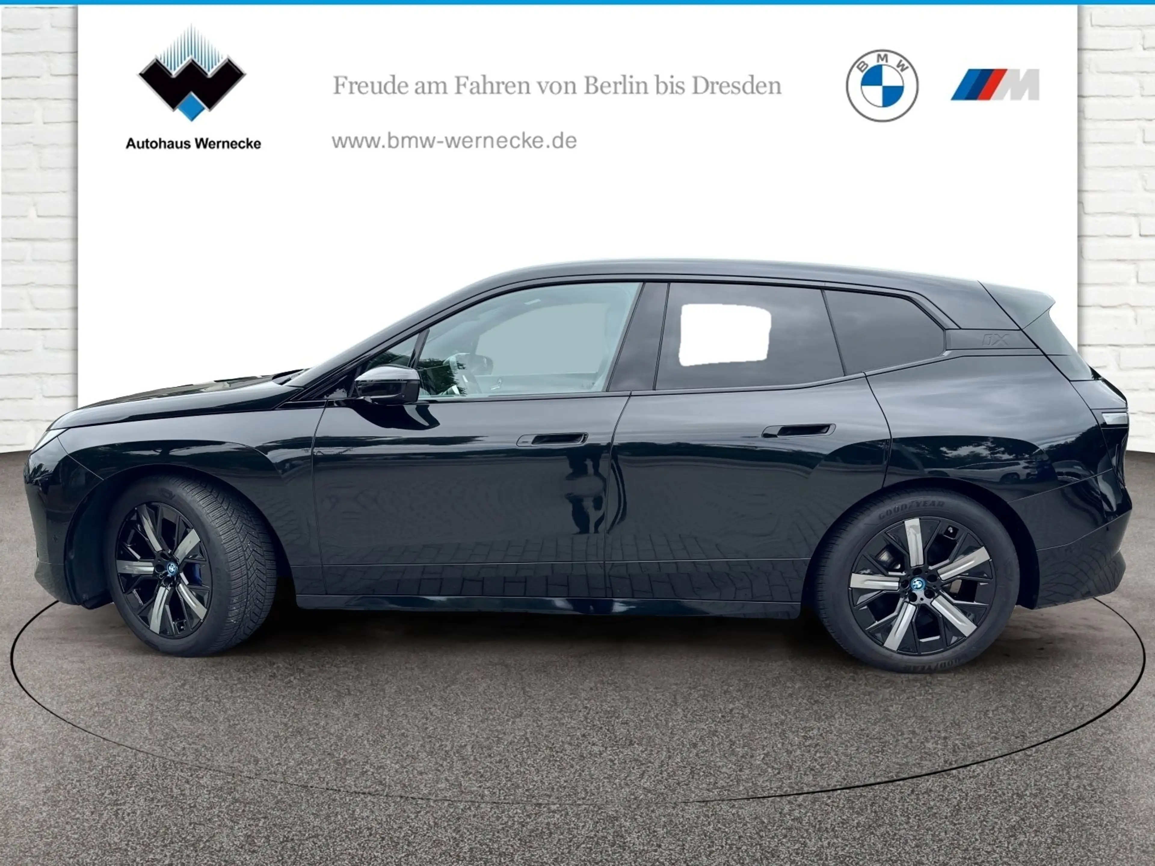 BMW iX xDrive40 — photo 2