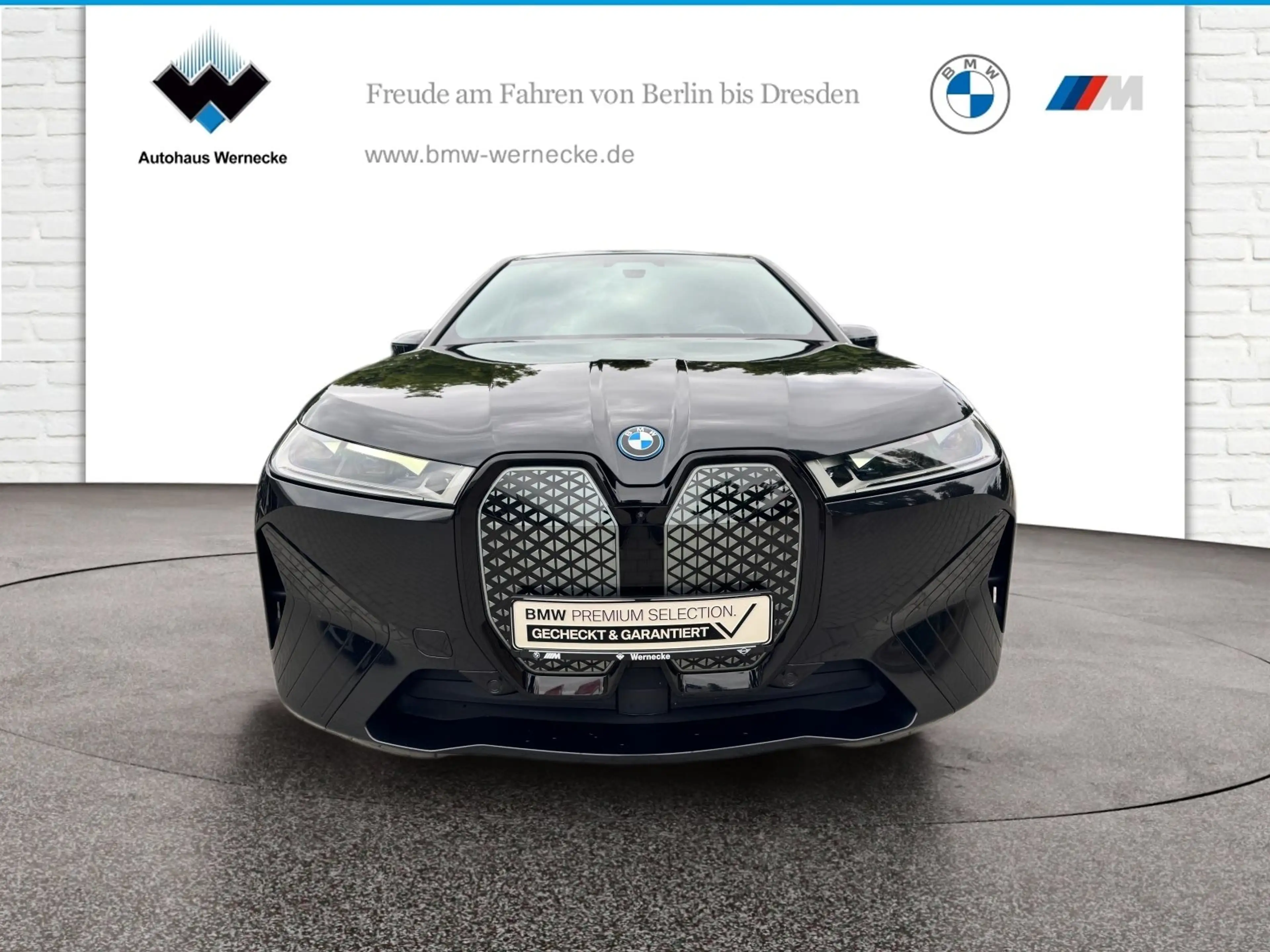 BMW iX xDrive40 — photo 8