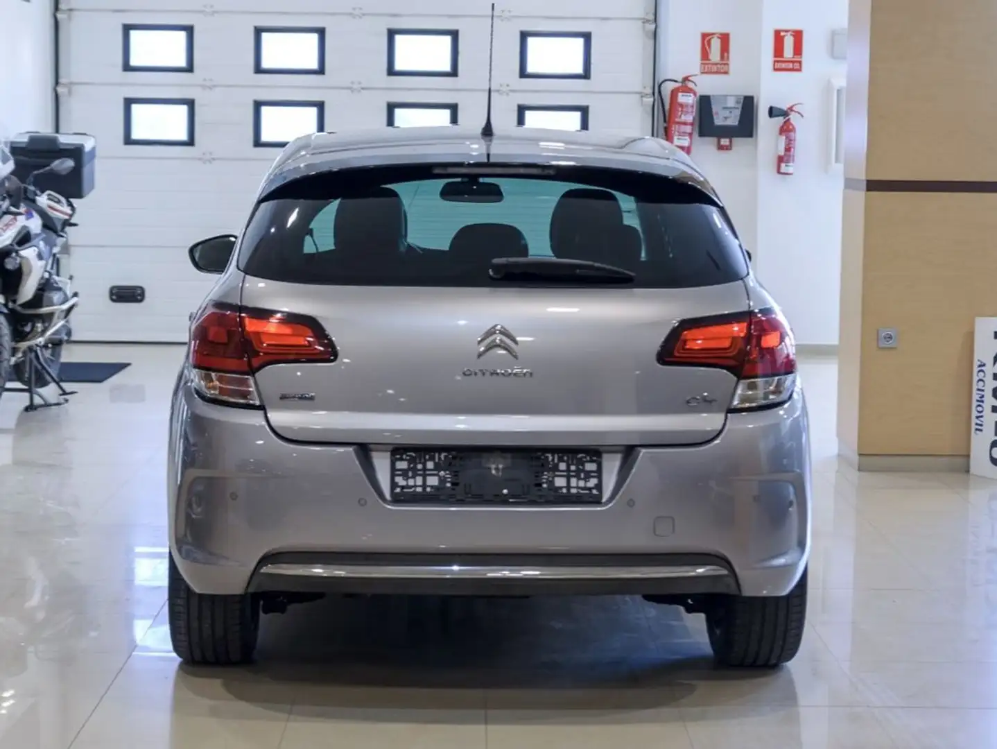 Citroen C4 BlueHDi 150 6v Shine Gris - 2