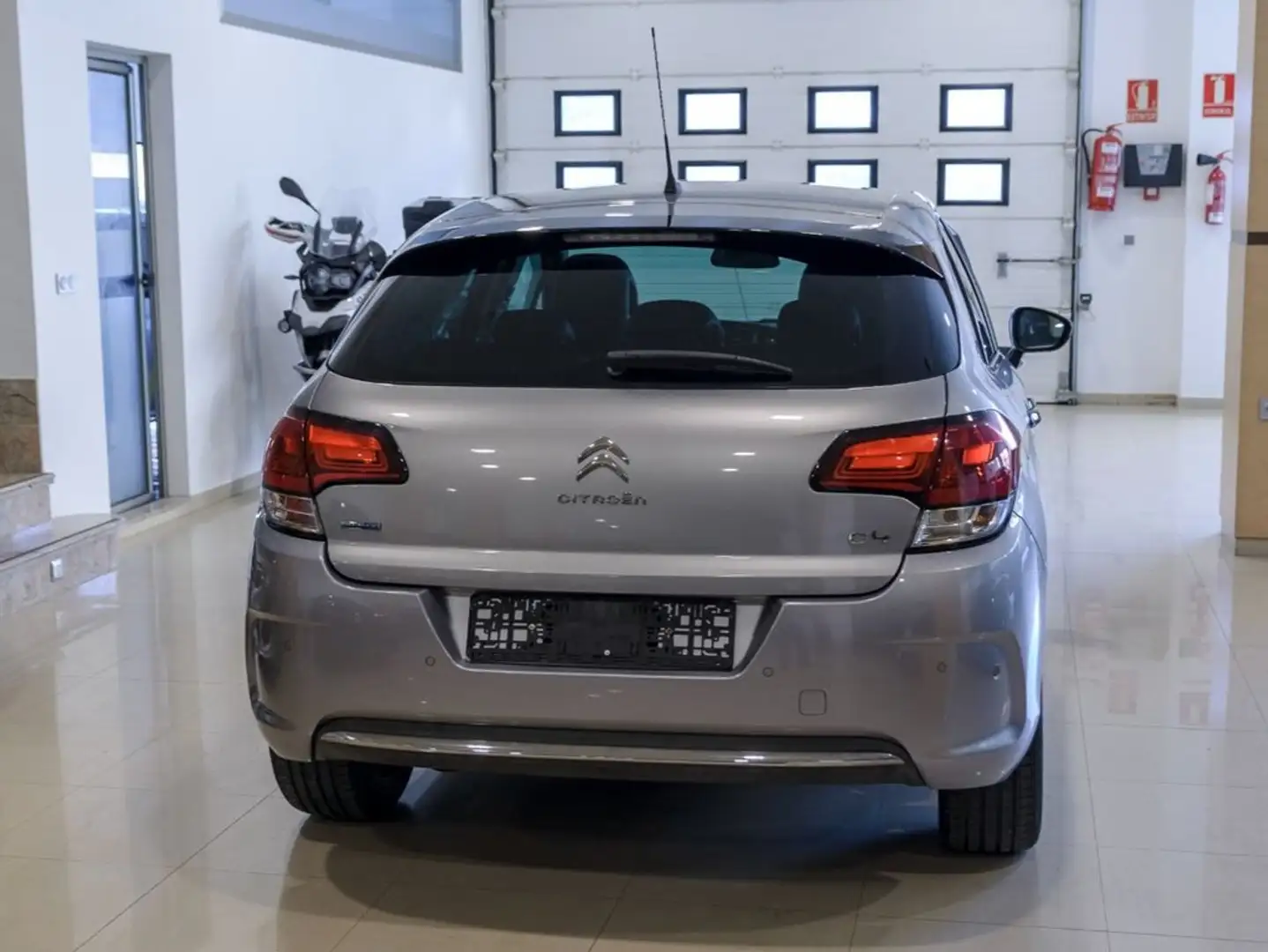 Citroen C4 BlueHDi 150 6v Shine Gris - 1