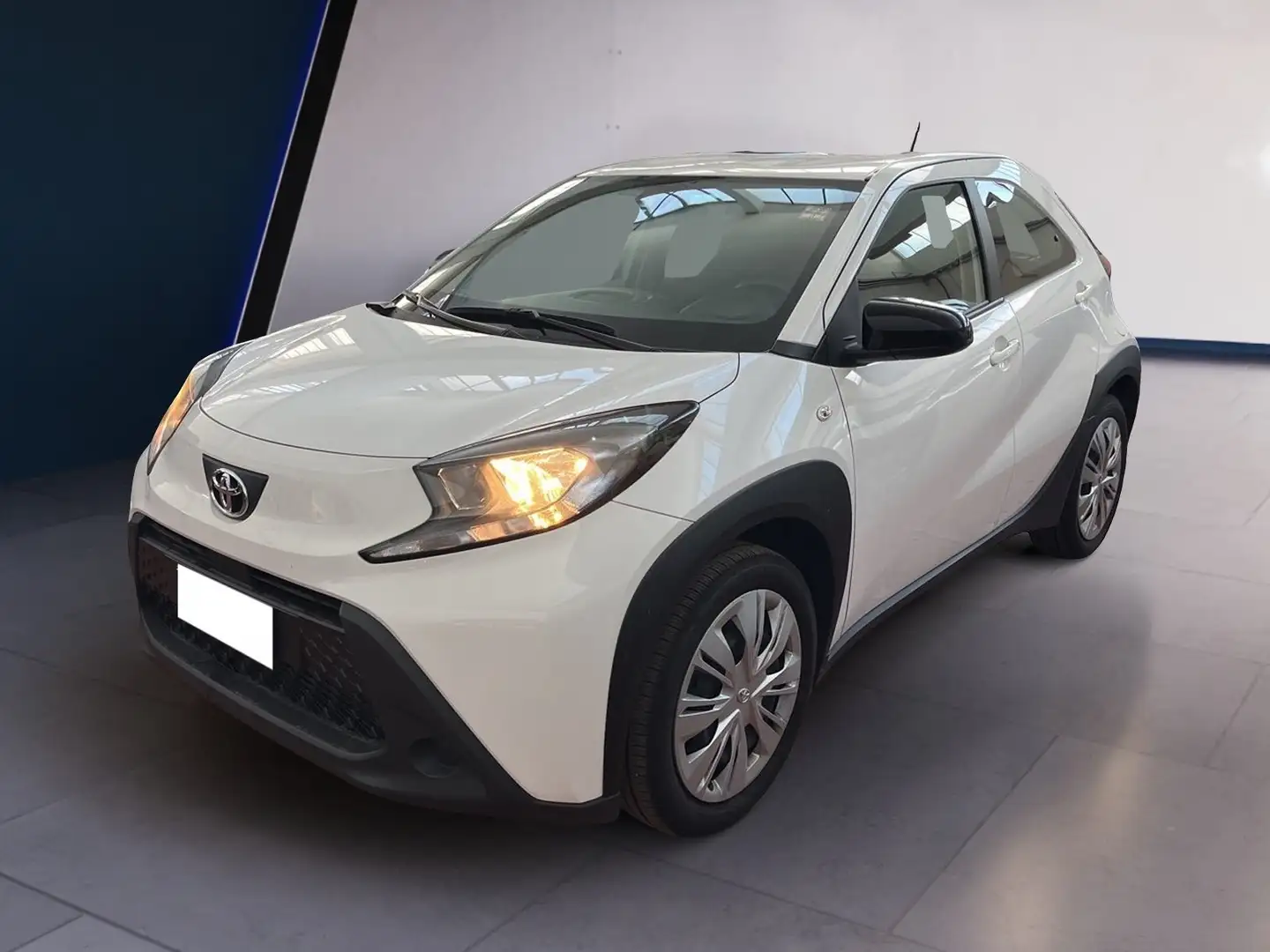 Toyota Aygo X 1.0 Active 72cv Bianco - 2