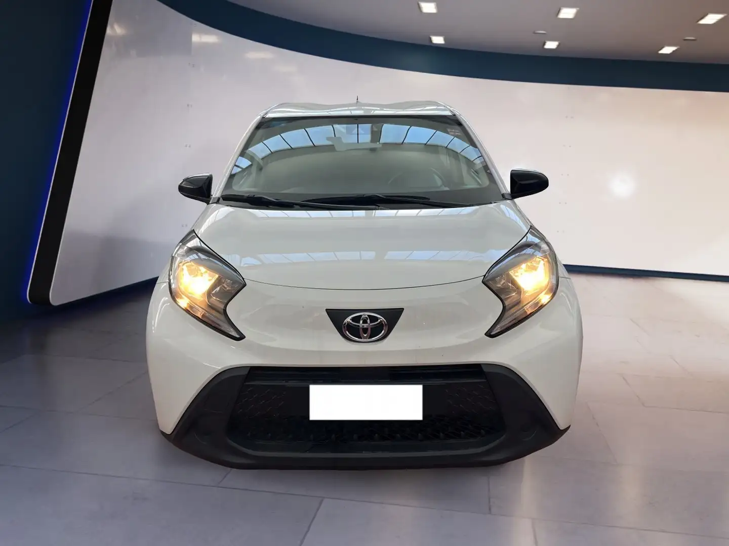 Toyota Aygo X 1.0 Active 72cv Bianco - 1
