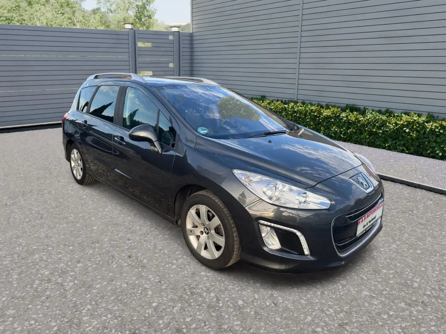 Peugeot 308 SW Family 120 VTi Grau - 2