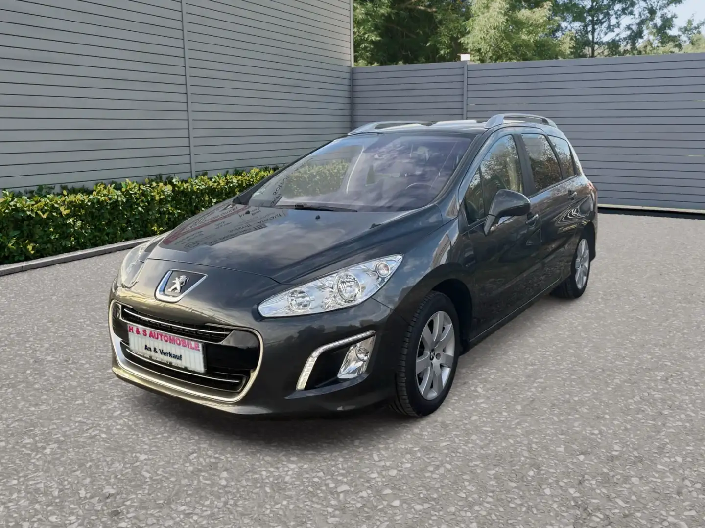 Peugeot 308 SW Family 120 VTi Grau - 1