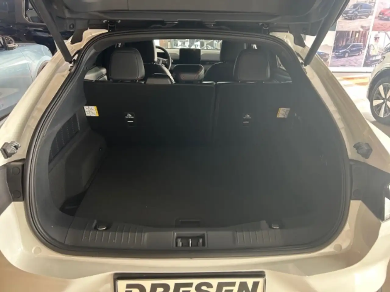 Ford Mustang Mach-E SUV Premium Long Range Klima/ Leder/ Navi/ 360grad 12