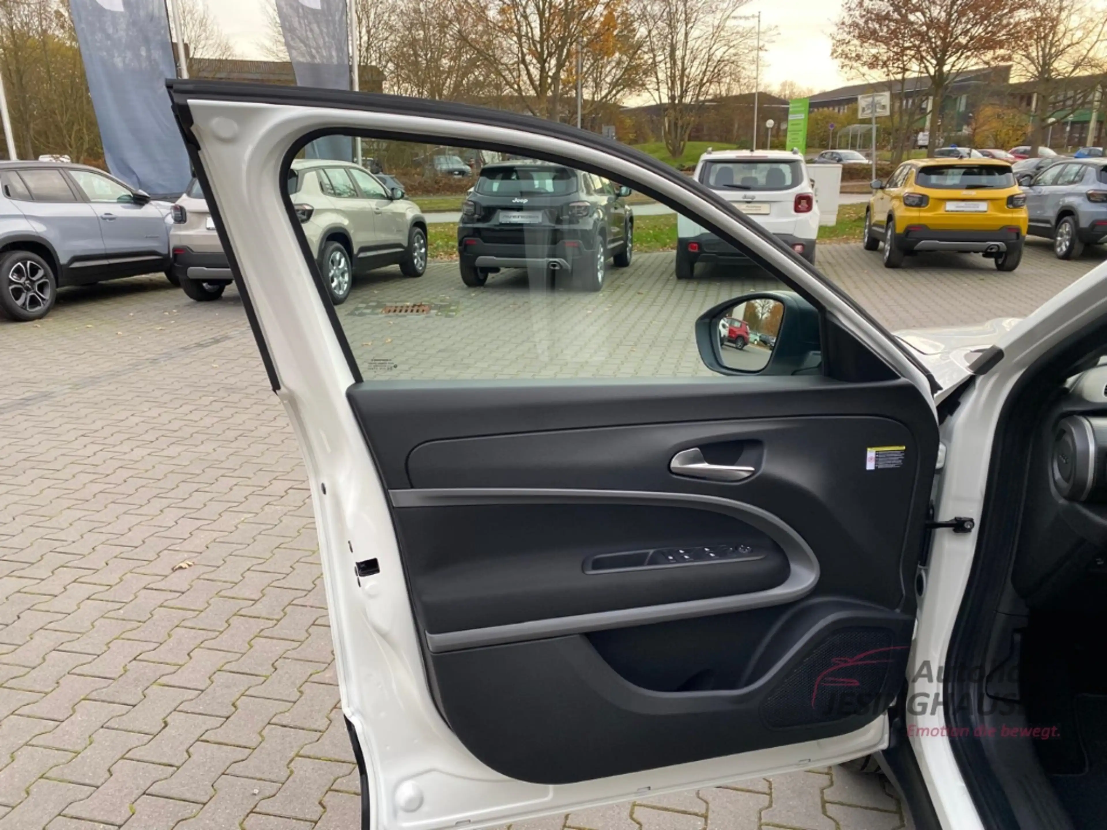 Jeep Avenger Longitude LED Apple CarPlay Android Auto DAB Keyle — photo 12