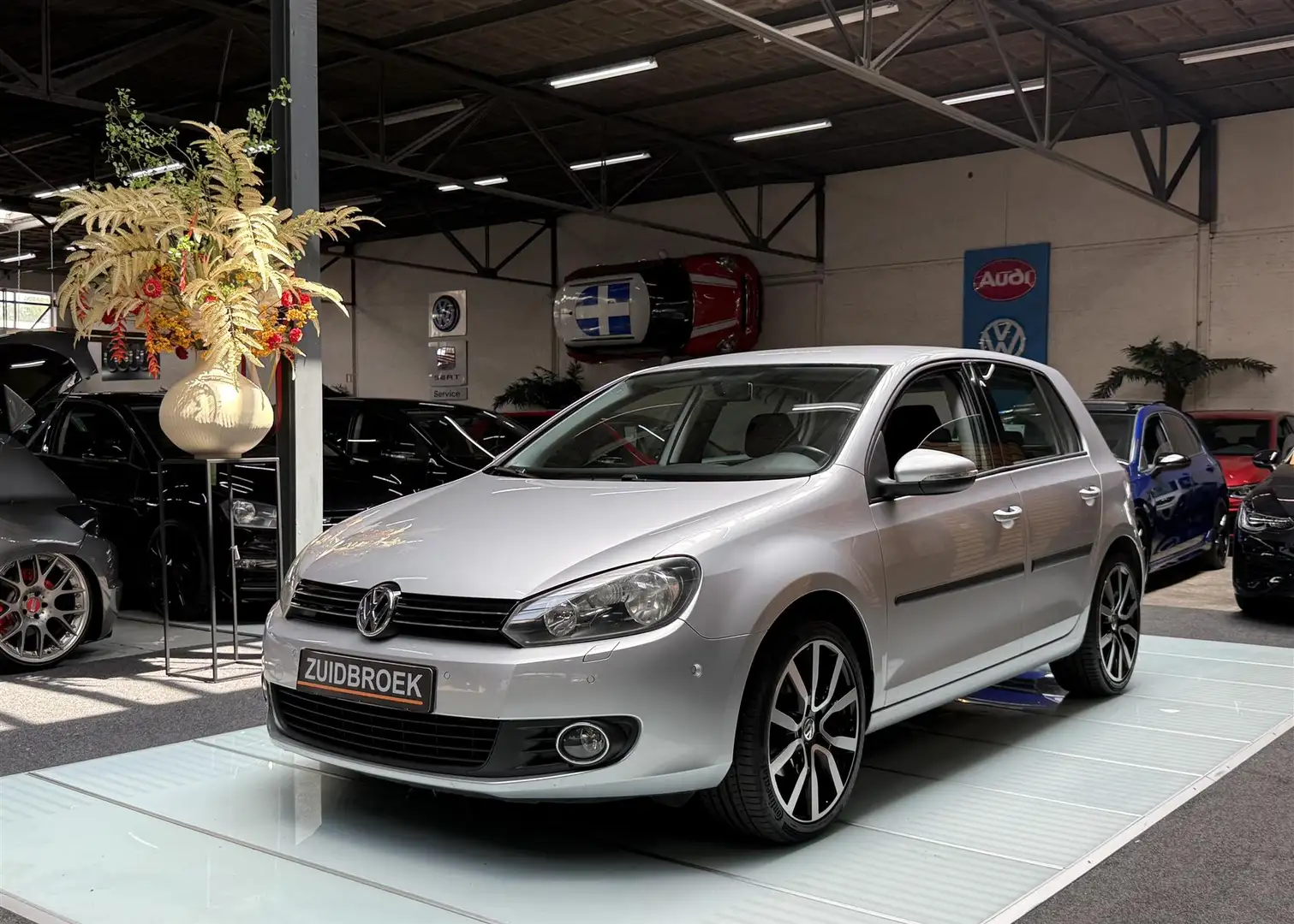 Volkswagen Golf 1.6 102 PK Clima Trekhaak Navi Grijs - 1