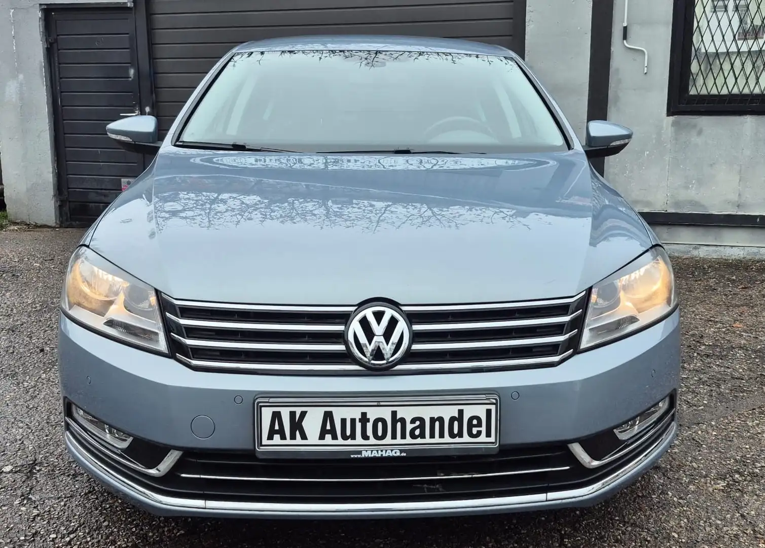 Volkswagen Passat Lim. Highline PDC Navi Sitzheizung Grau - 2