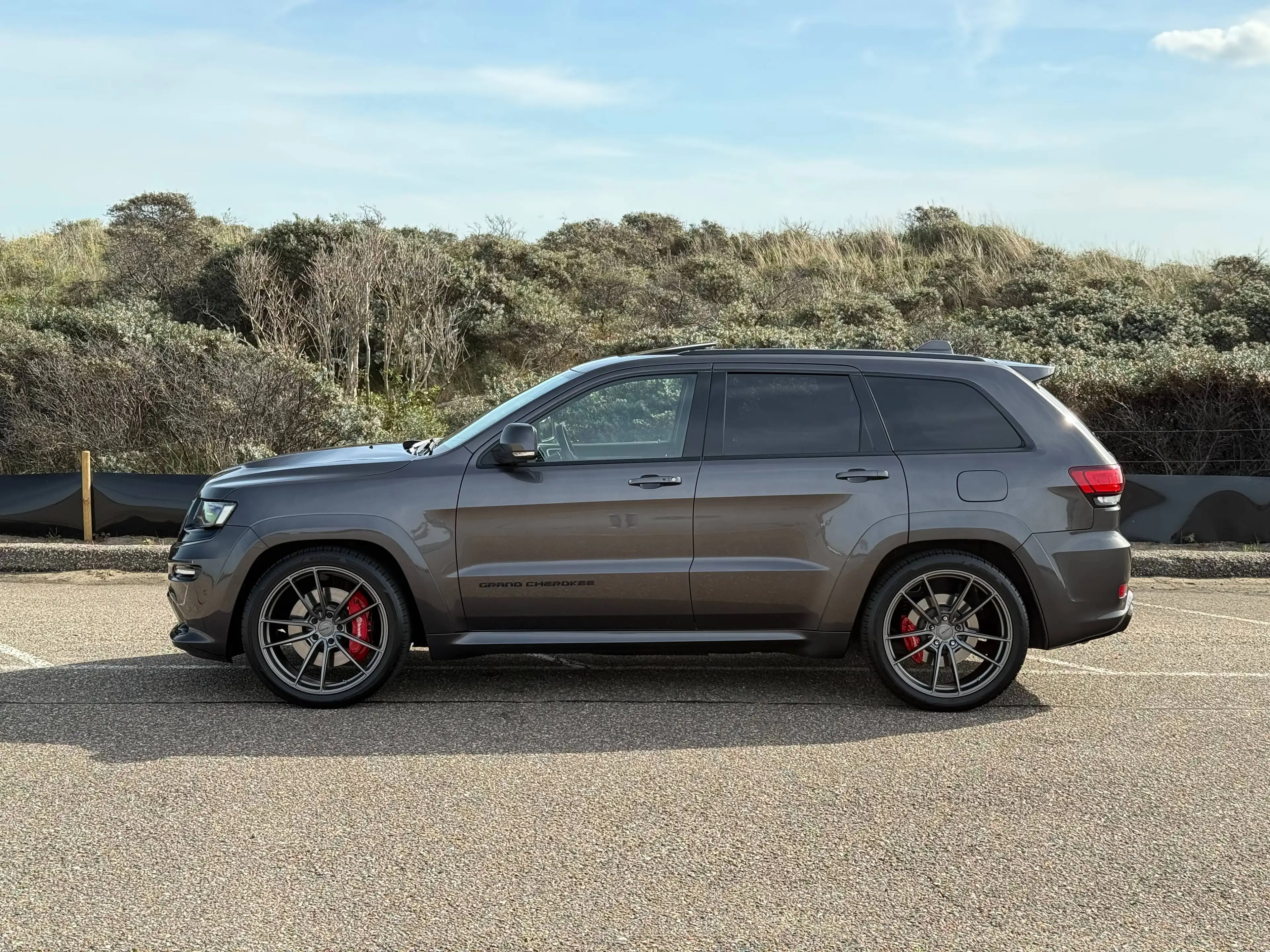 Jeep Grand Cherokee 6.4 Hemi SRT | Carbon | Trekhaak | Pano | Harman Kardon | 1e lak | 22" | — photo 8