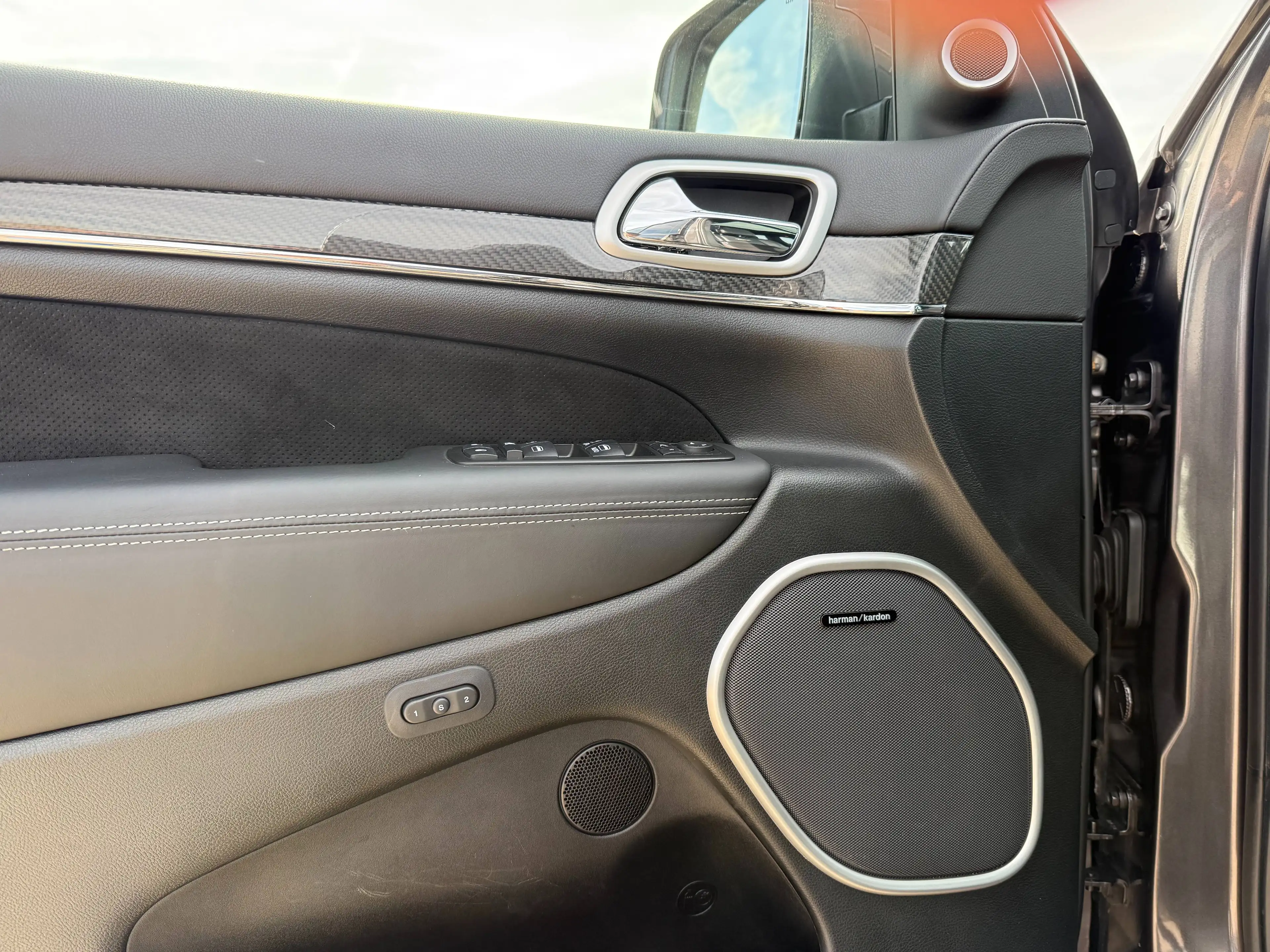 Jeep Grand Cherokee 6.4 Hemi SRT | Carbon | Trekhaak | Pano | Harman Kardon | 1e lak | 22" | — photo 15