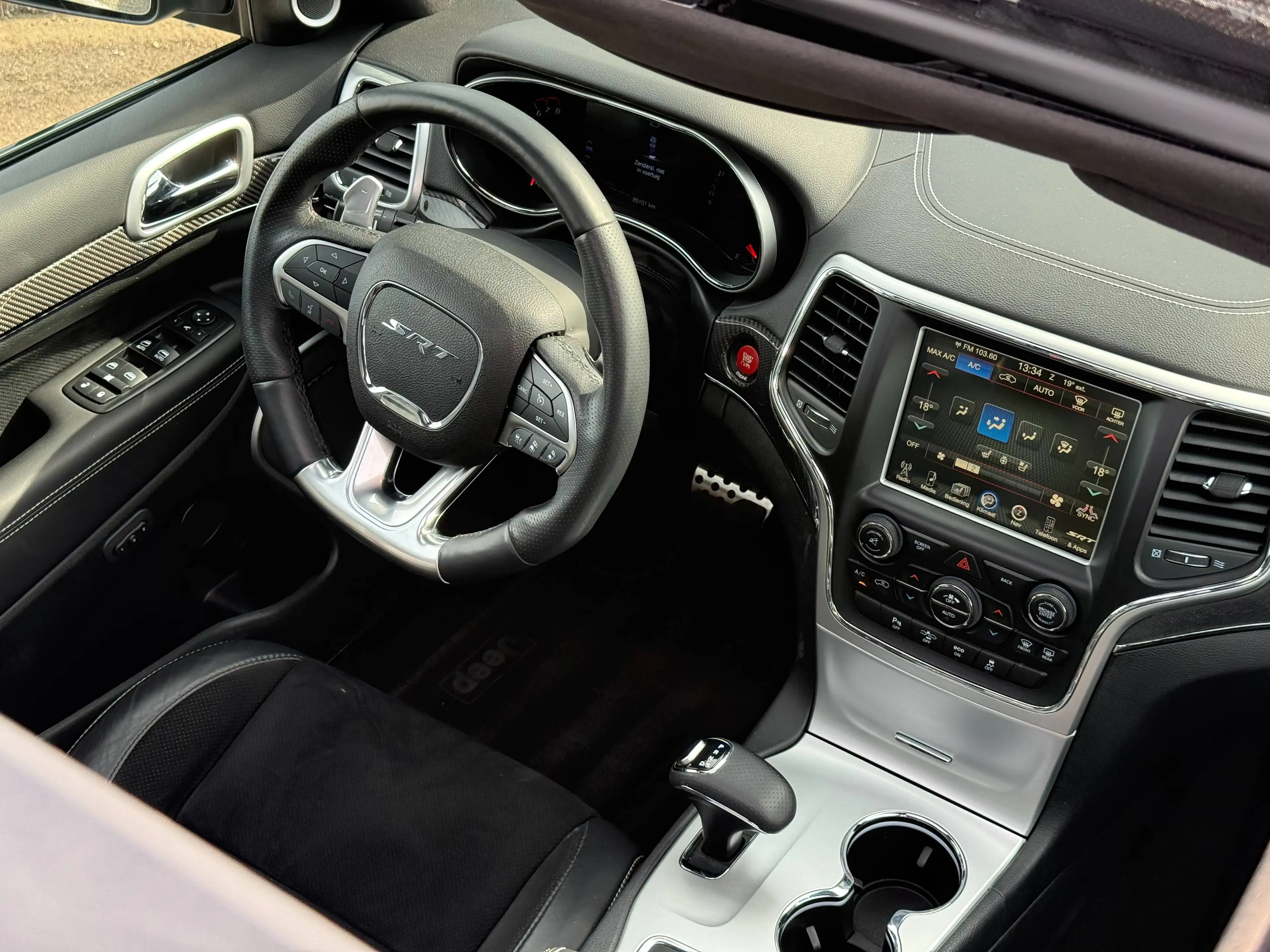 Jeep Grand Cherokee 6.4 Hemi SRT | Carbon | Trekhaak | Pano | Harman Kardon | 1e lak | 22" | — photo 11