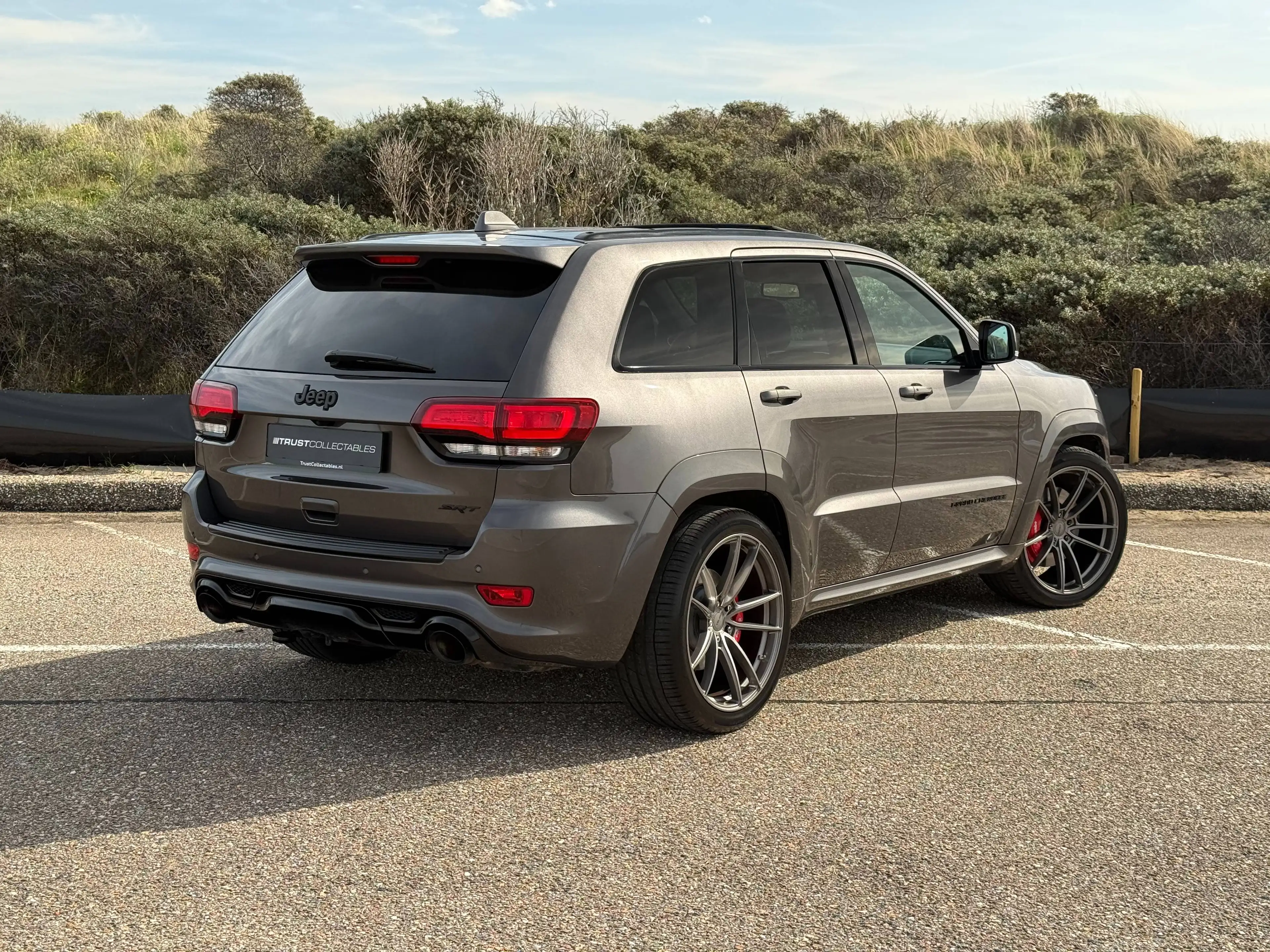 Jeep Grand Cherokee 6.4 Hemi SRT | Carbon | Trekhaak | Pano | Harman Kardon | 1e lak | 22" | — photo 2