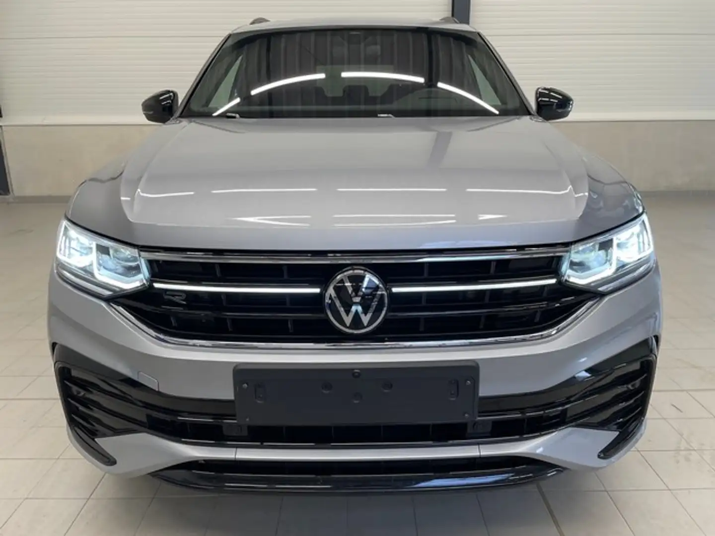 Volkswagen Tiguan Allspace 2.0TDI R-Line 4Motion PANO+MATRIX+KAMERA+LANE+A... Silber - 2