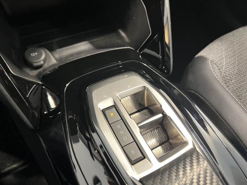 Peugeot e-2008 EV Allure Avantage 54 kWh | Android/Apple Carplay — photo 16