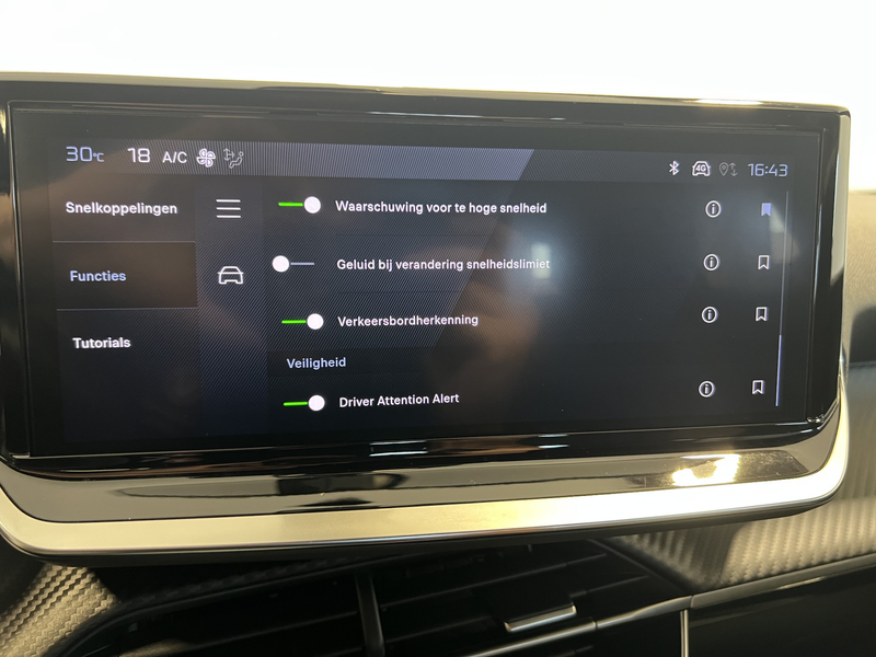 Peugeot e-2008 EV Allure Avantage 54 kWh | Android/Apple Carplay — photo 19