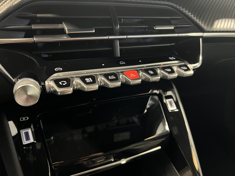 Peugeot e-2008 EV Allure Avantage 54 kWh | Android/Apple Carplay — photo 17