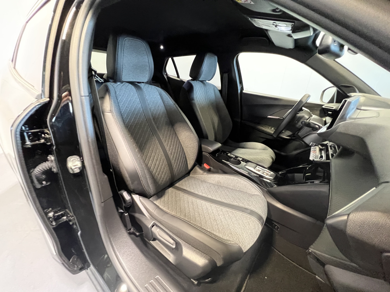 Peugeot e-2008 EV Allure Avantage 54 kWh | Android/Apple Carplay — photo 32