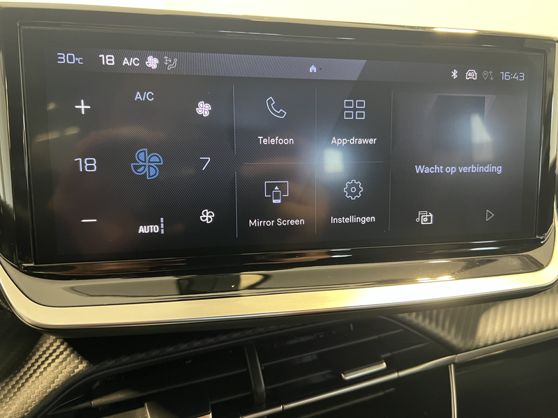 Peugeot e-2008 EV Allure Avantage 54 kWh | Android/Apple Carplay — photo 24
