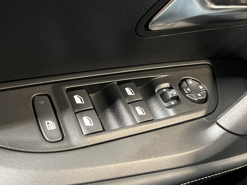 Peugeot e-2008 EV Allure Avantage 54 kWh | Android/Apple Carplay — photo 29